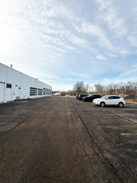 More Photos Of 1385 E Chicago St, Elgin Auto Repair For Lease