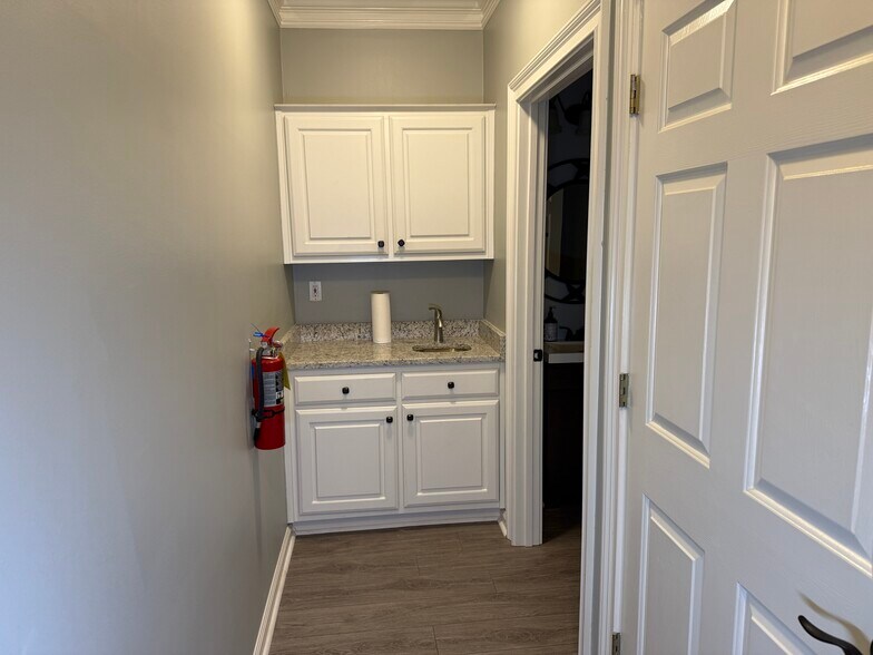 More Photos Of 4595 Towne Lake Pky, Woodstock Medical For Lease