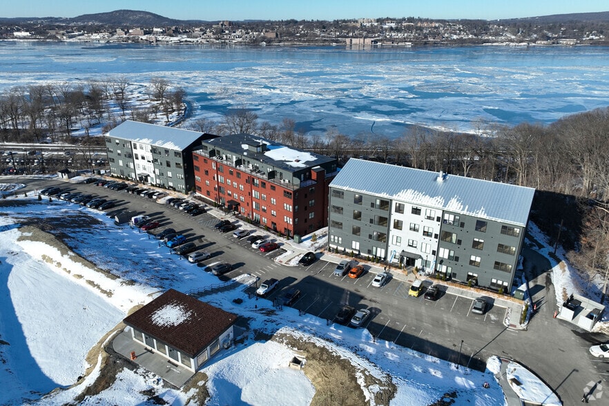 More Photos Of 18-30 Edgewater Pl, Beacon Apartments For Sale