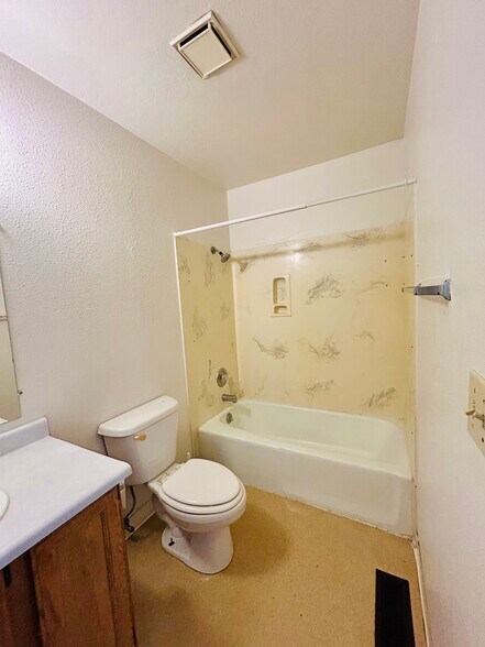 More Photos Of 547 W 4th St, Winnemucca Storefront Retail Residential For Sale