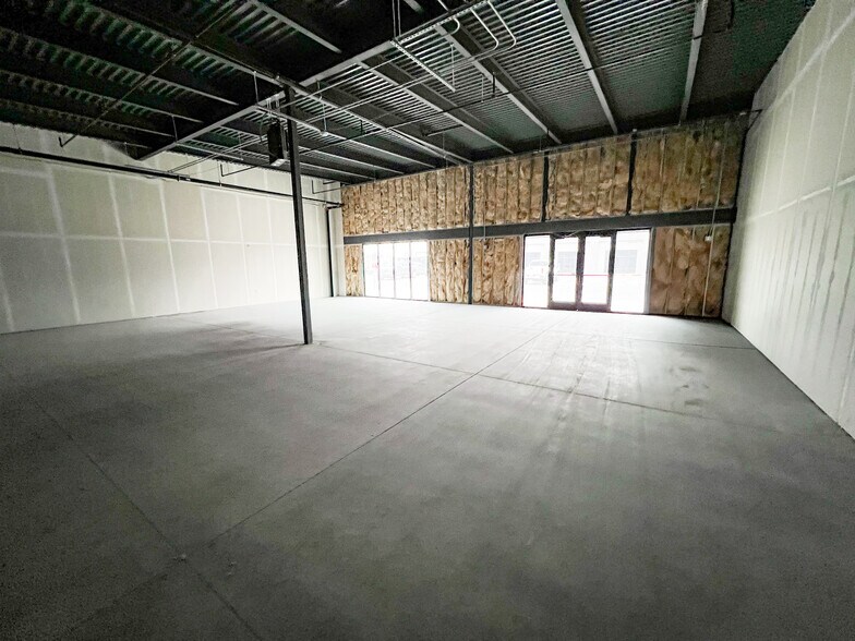 More Photos Of 6409 N Big Spring St, Midland Storefront For Lease