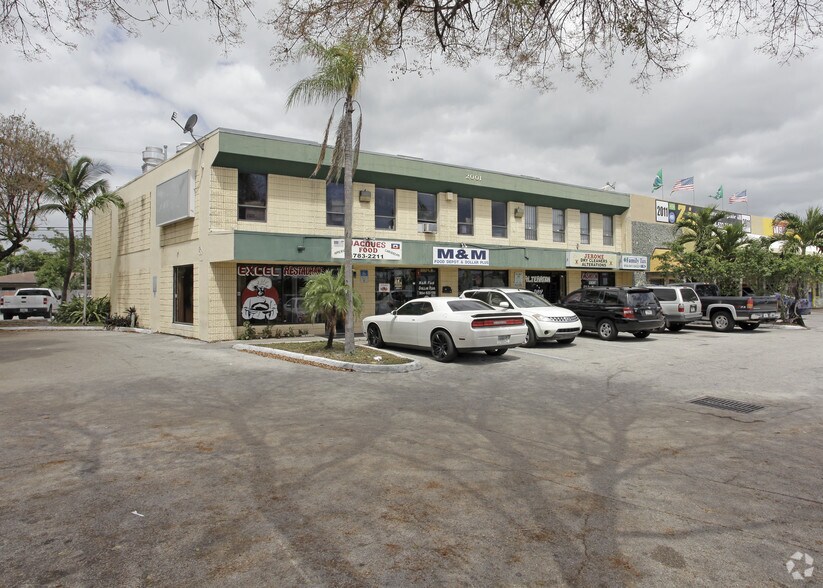 More Photos Of 2001 N Dixie Hwy, Pompano Beach Storefront Retail Office For Lease