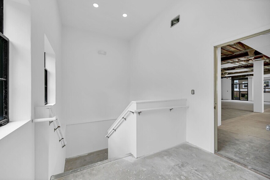 More Photos Of 4 Union Pl, Newton Flex For Lease