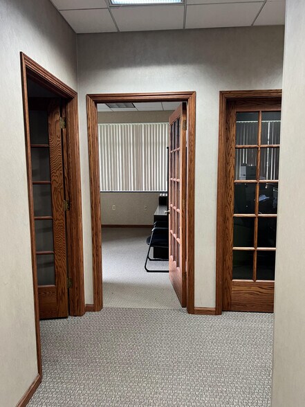 More Photos Of 27750 Middlebelt Rd, Farmington Hills Office For Lease