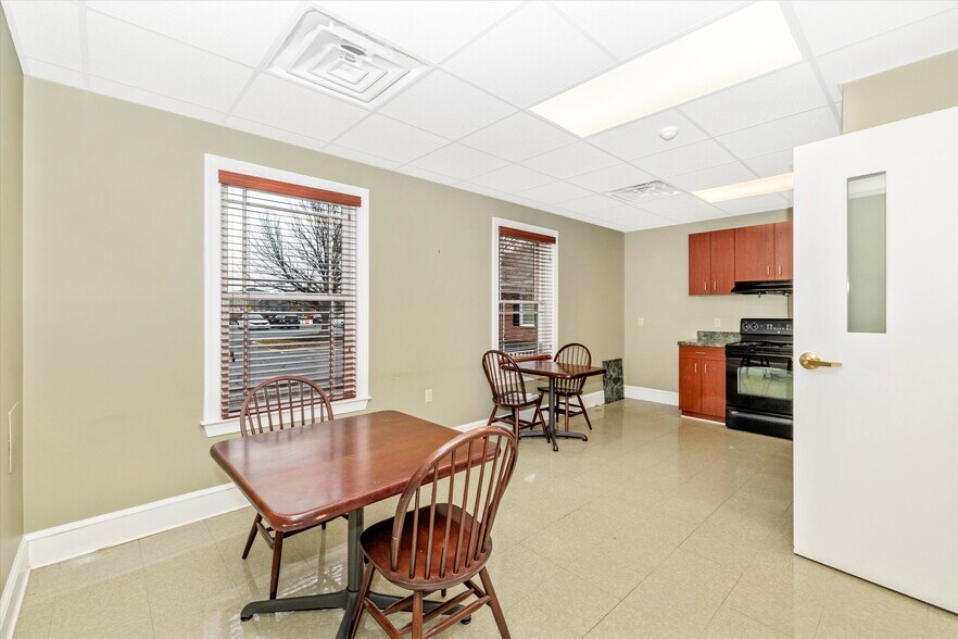 More Photos Of 925 N East St, Frederick Bank For Lease