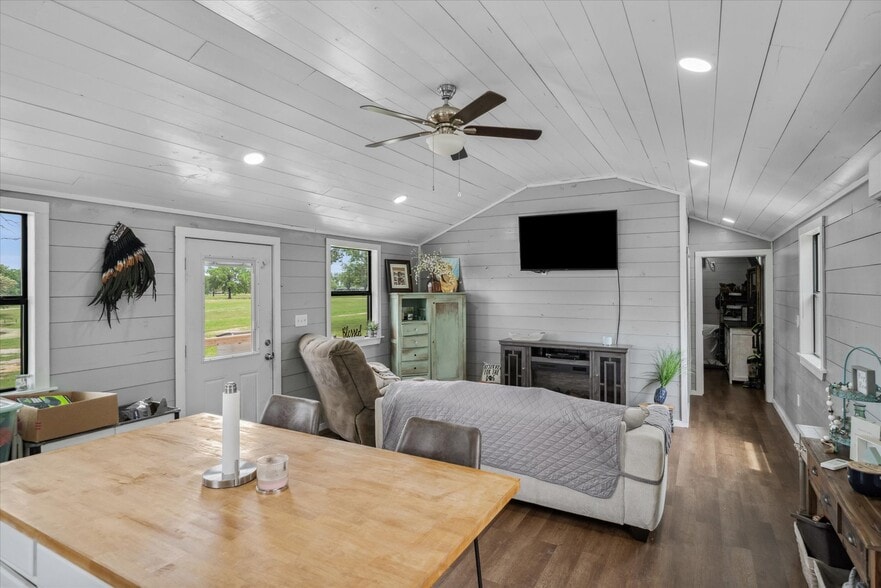 More Photos Of 1972 FM 857, Grand Saline Trailer Camper Park For Sale