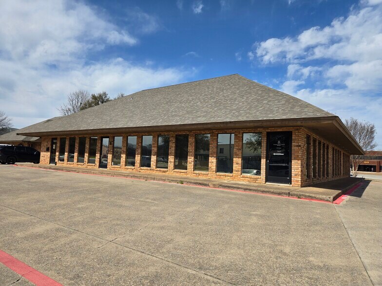 More Photos Of 1864 Norwood Dr, Hurst Office For Lease