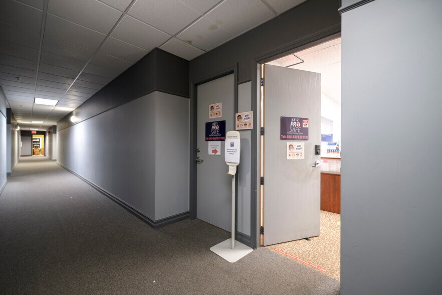More Photos Of 12639 80 Ave, Surrey Showroom For Sale