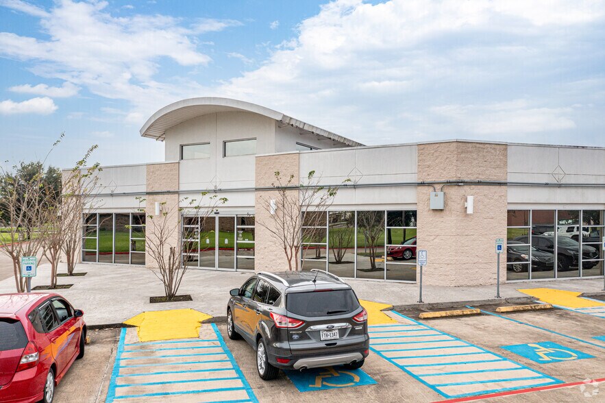 More Photos Of 1010 W Baker Rd, Baytown Medical For Lease