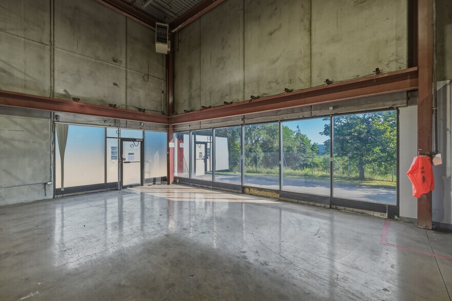 More Photos Of 2001-2045 Drew Rd, Mississauga Warehouse For Lease