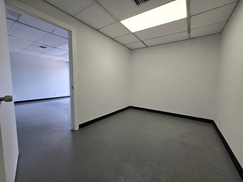 More Photos Of 4019 NE 6th Ave, Oakland Park Warehouse For Sale