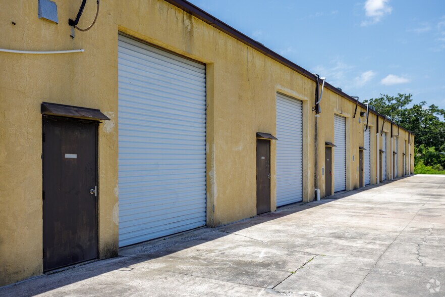 More Photos Of 1340 Clearmont St NE, Palm Bay Flex For Lease