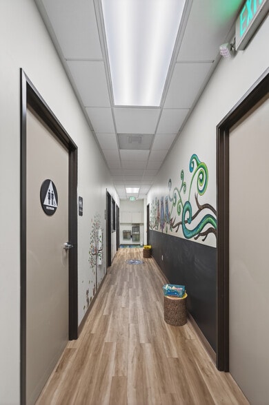 More Photos Of 2550 Foothill Blvd, La Crescenta Storefront For Lease