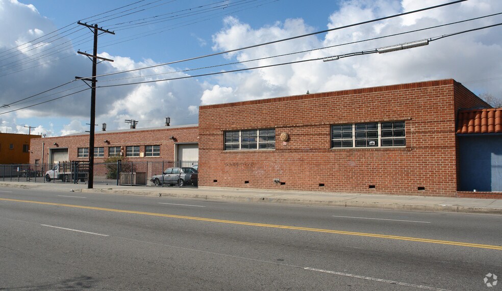 More Photos Of 5535 Cahuenga Blvd, North Hollywood Warehouse For Lease