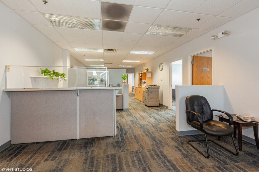 More Photos Of 4906 Main St, Lisle Office For Sale