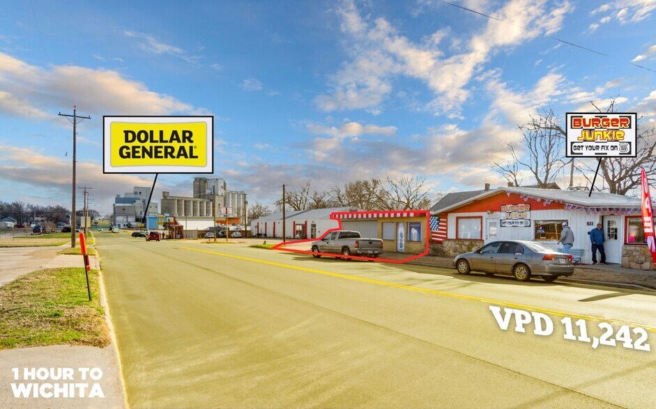 More Photos Of 609 W Madison Ave, Arkansas City Bar For Sale