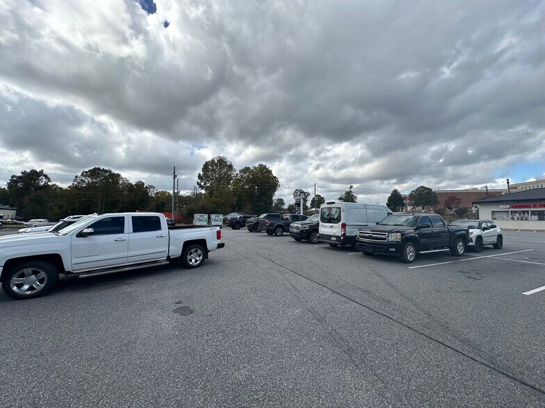 More Photos Of 214 Atlanta Rd, Cumming Unknown For Lease