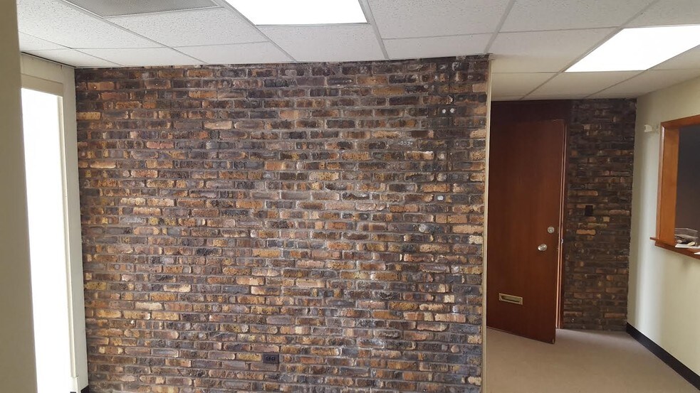 More Photos Of 315-345 W Northwest Hwy, Palatine Unknown For Lease