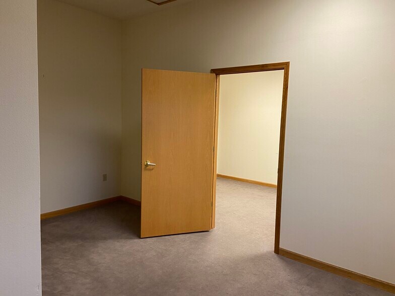 More Photos Of 1500 Merrill Ave, Wausau Office For Sale