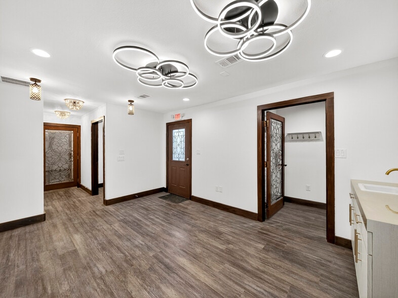 More Photos Of 612 N Third Street, Princeton Office For Sale