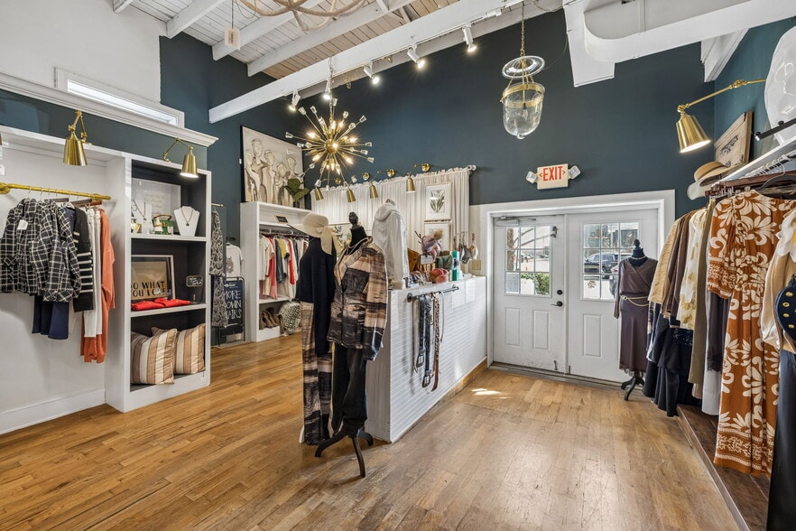 More Photos Of 109 E 6th St, Columbia Storefront For Sale