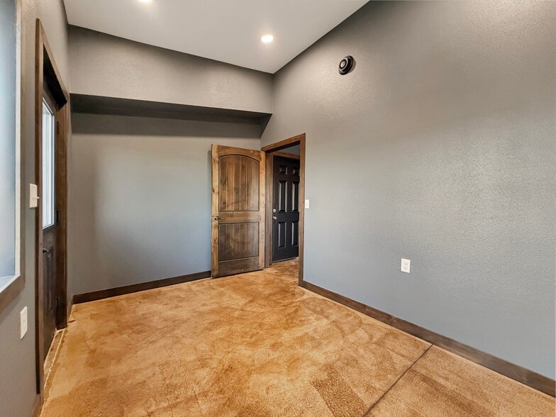 More Photos Of 3050 Highway 52 South, Minot Flex For Lease