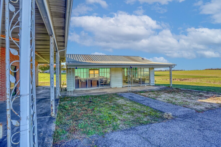 More Photos Of 6975 Old Beach Rd, Frederica Auto Repair For Sale