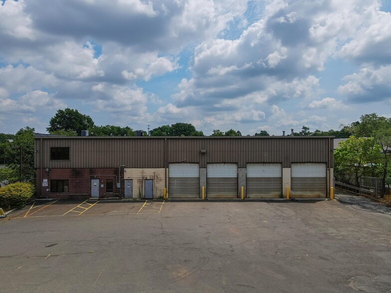 More Photos Of 49 W Ferris St, East Brunswick Truck Terminal For Lease