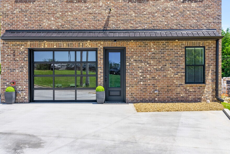 More Photos Of 281 Liberty Pky, Clarksville General Retail For Lease