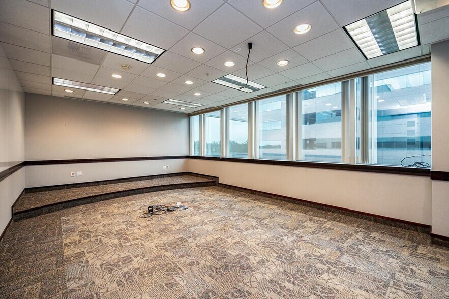 More Photos Of 4425 N River Blvd NE, Cedar Rapids Office For Sale