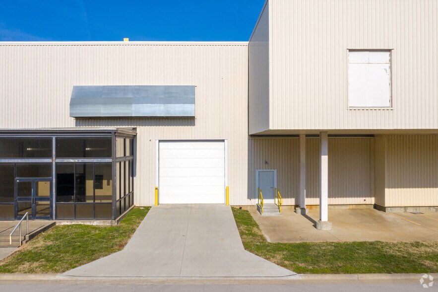 More Photos Of 791 Freight Blvd, Lexington Warehouse For Lease