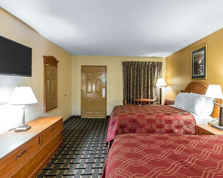 More Photos Of 1507 N Tibbs Rd, Dalton Hotel For Sale