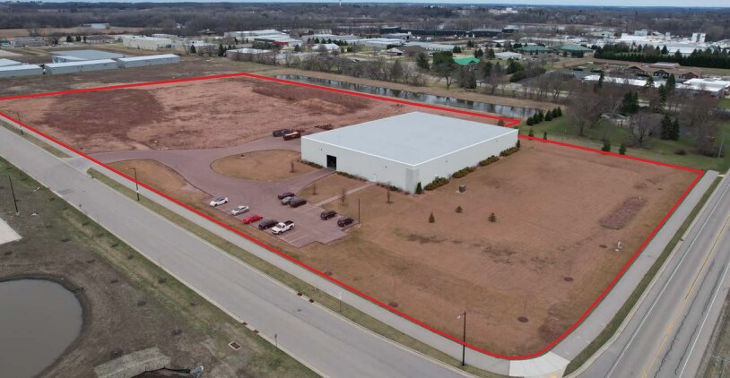 More Photos Of 1600 Williams Dr, Stoughton Warehouse For Lease