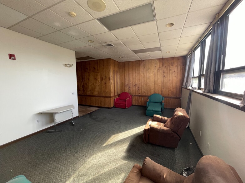 More Photos Of 7419 Washington Ave, Pittsburgh Office For Sale