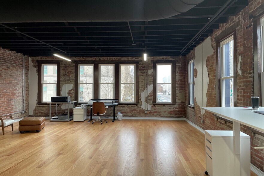More Photos Of 161 N Limestone, Lexington Office For Sale
