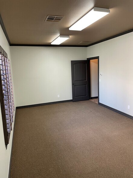 More Photos Of 1909 W C St, Jenks Office For Lease