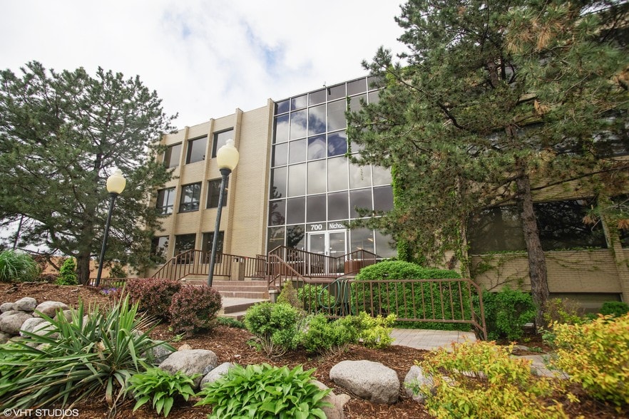 More Photos Of 700 Nicholas Blvd, Elk Grove Village Office For Sale