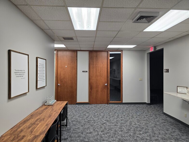 More Photos Of 317 W Walnut St, Green Bay Office For Lease
