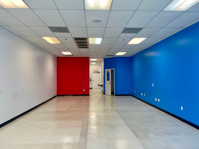 More Photos Of 179 Hancock St, Gallatin Storefront For Lease