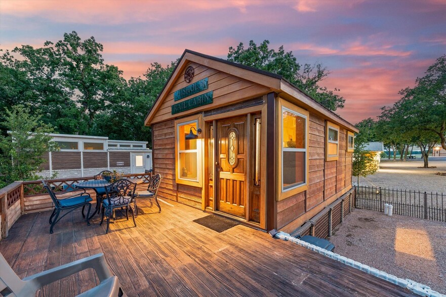 More Photos Of 1000 County Road 904, Joshua Golf Course Driving Range For Sale