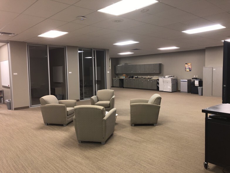 More Photos Of 3060 Little Hills Expy, Saint Charles Office For Lease