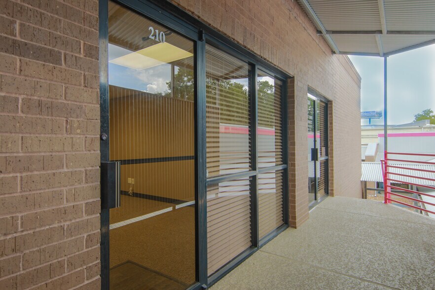 More Photos Of 3421 W Davis St, Conroe Medical For Lease