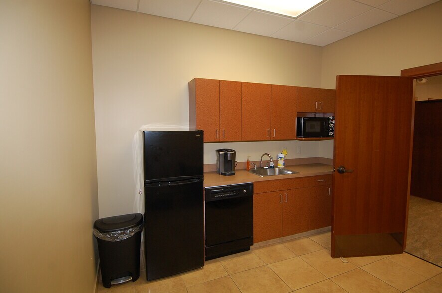More Photos Of 640 Highway 1 W, Iowa City Office For Sale