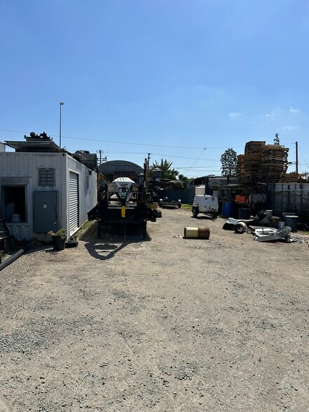 More Photos Of 2621 S Main St, Santa Ana Manufacturing For Sale