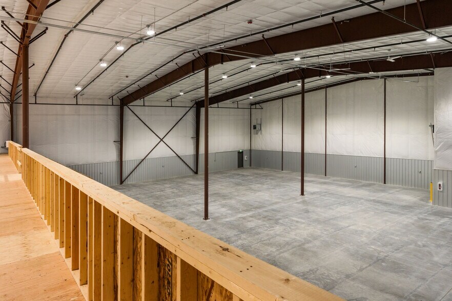 More Photos Of 880 Nicole st, Helena Distribution For Lease