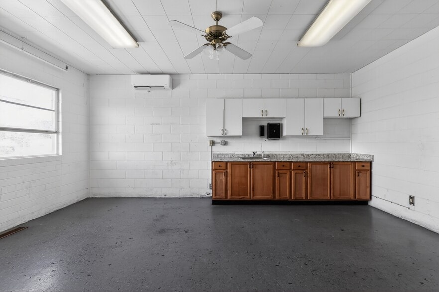 More Photos Of 2645 Baylor Dr SE, Albuquerque Distribution For Sale