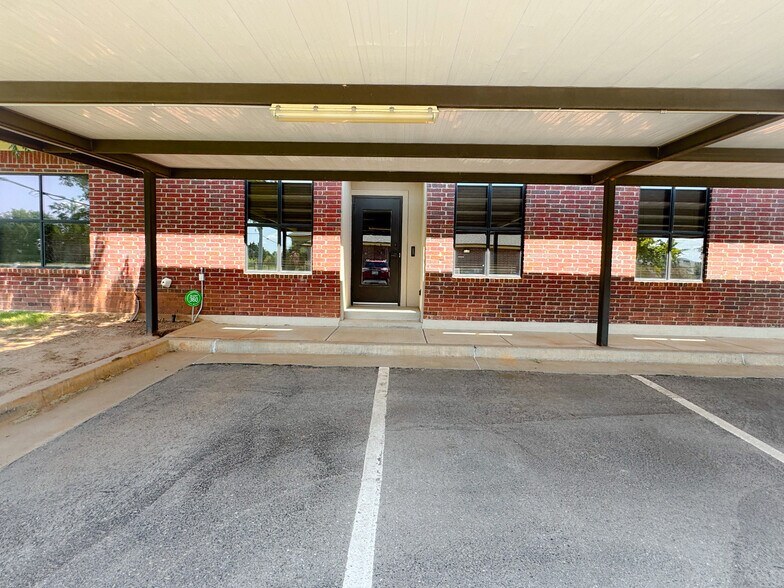 More Photos Of 9212 N Kelley Ave, Oklahoma City Office For Lease
