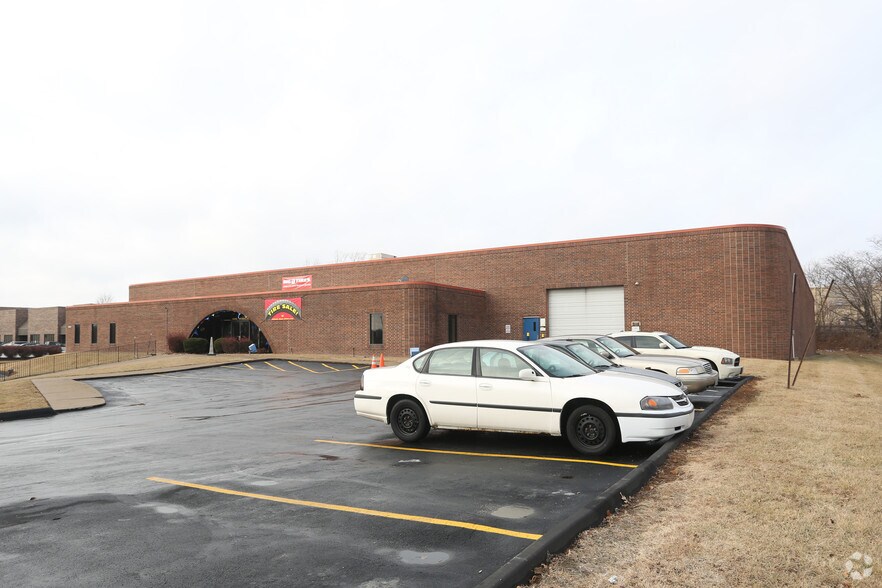 More Photos Of 8400 Nieman Rd, Lenexa Warehouse For Lease