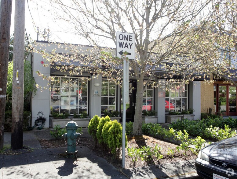 More Photos Of 4314 E Madison St, Seattle Office For Lease