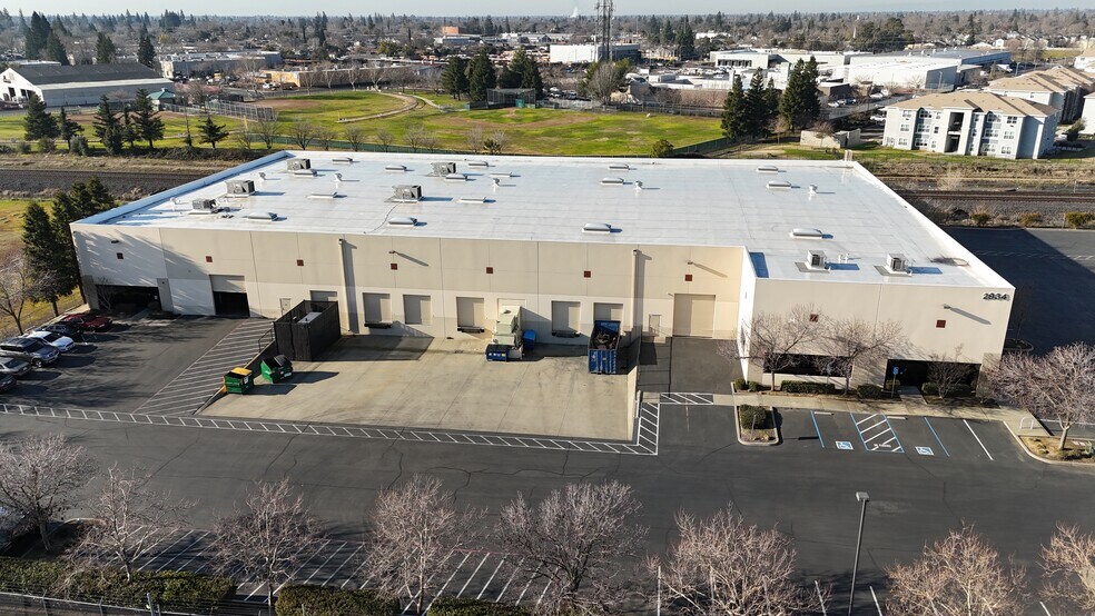 More Photos Of 2934 Ramona Ave, Sacramento Warehouse For Lease